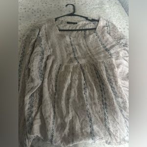 Large women’s Bohemian flowy top light colors adorable